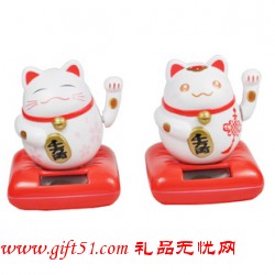 招財(cái)貓?zhí)?yáng)能公仔